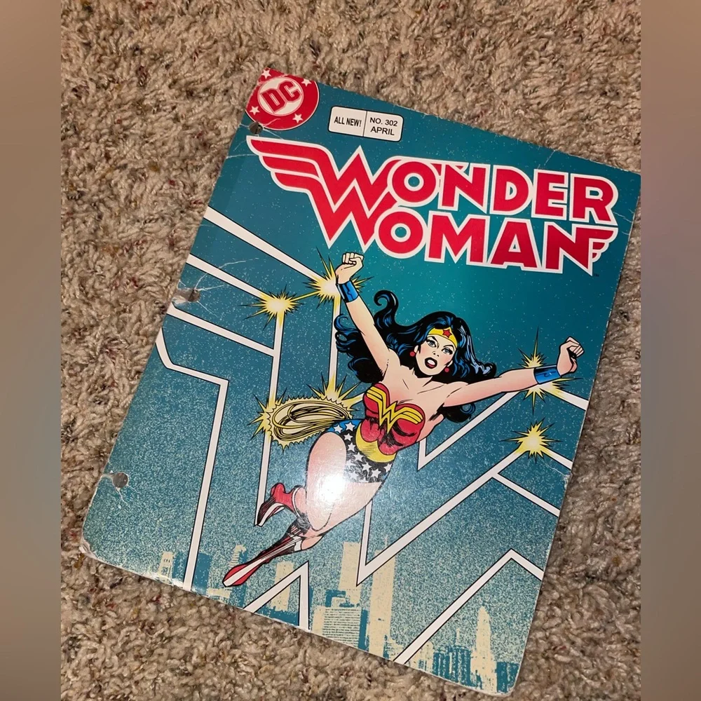 Wonder Woman vintage folder